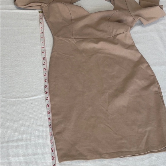 🌟🌟SOLD🌟🌟FASHION NOVA nude V-neck dress cut out shoulders S - Picture 9 of 13